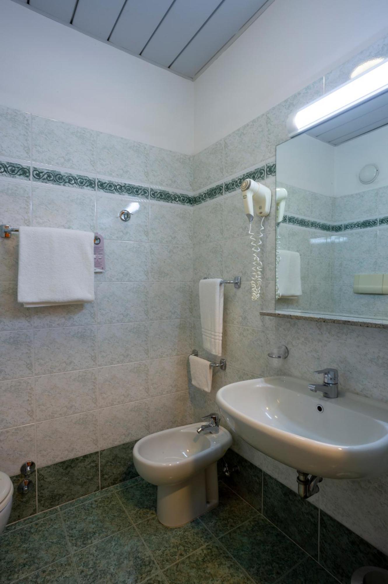 Hotel Embassy بيرو المظهر الخارجي الصورة