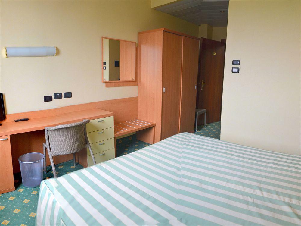 Hotel Embassy بيرو المظهر الخارجي الصورة