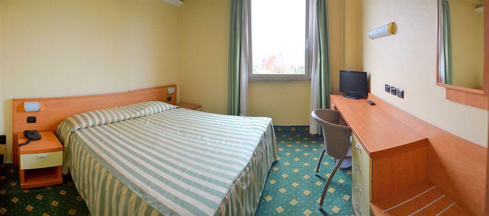 Hotel Embassy بيرو المظهر الخارجي الصورة